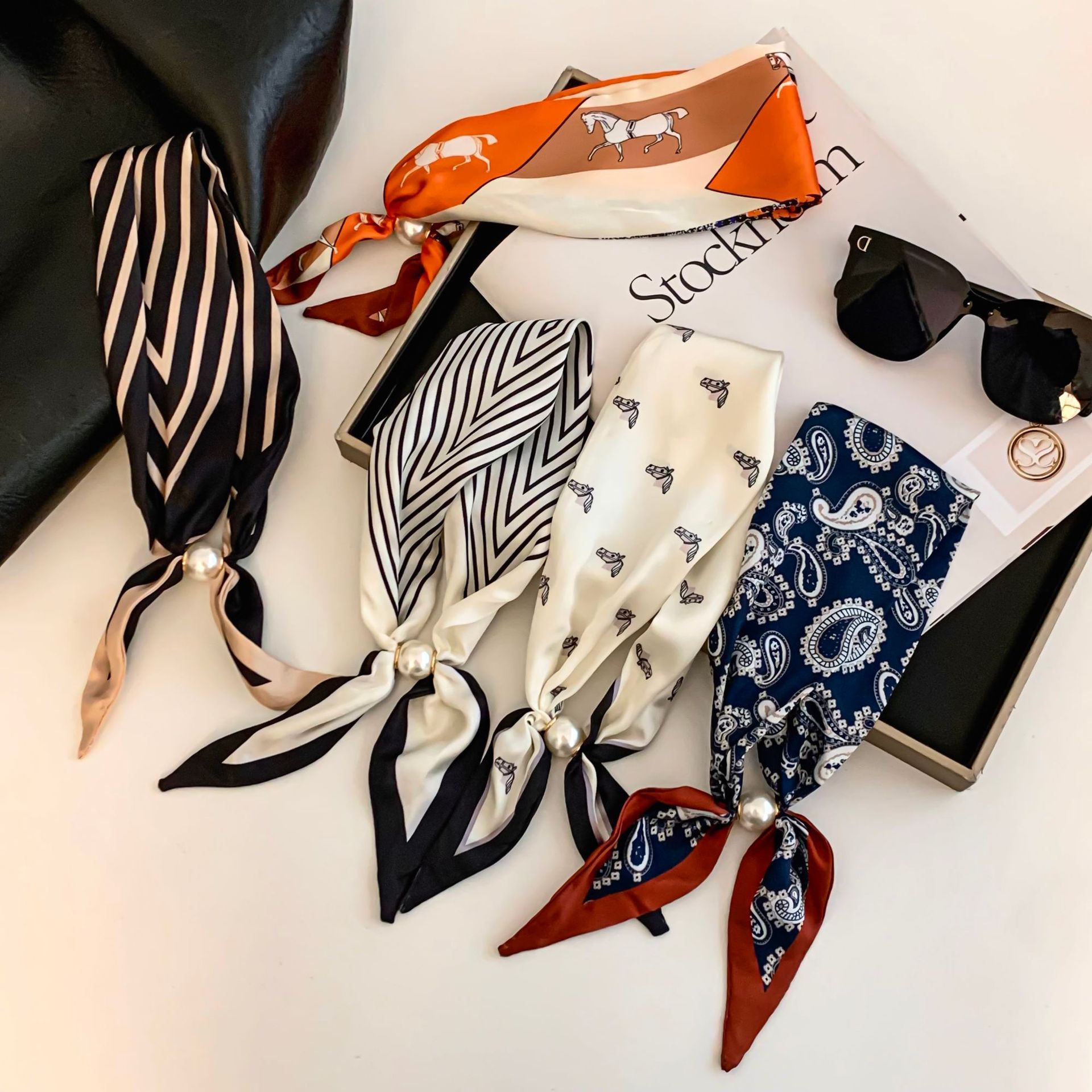 Cashew Flower Silk Scarf Effor - Pearl Trim Chain recensie en prijs