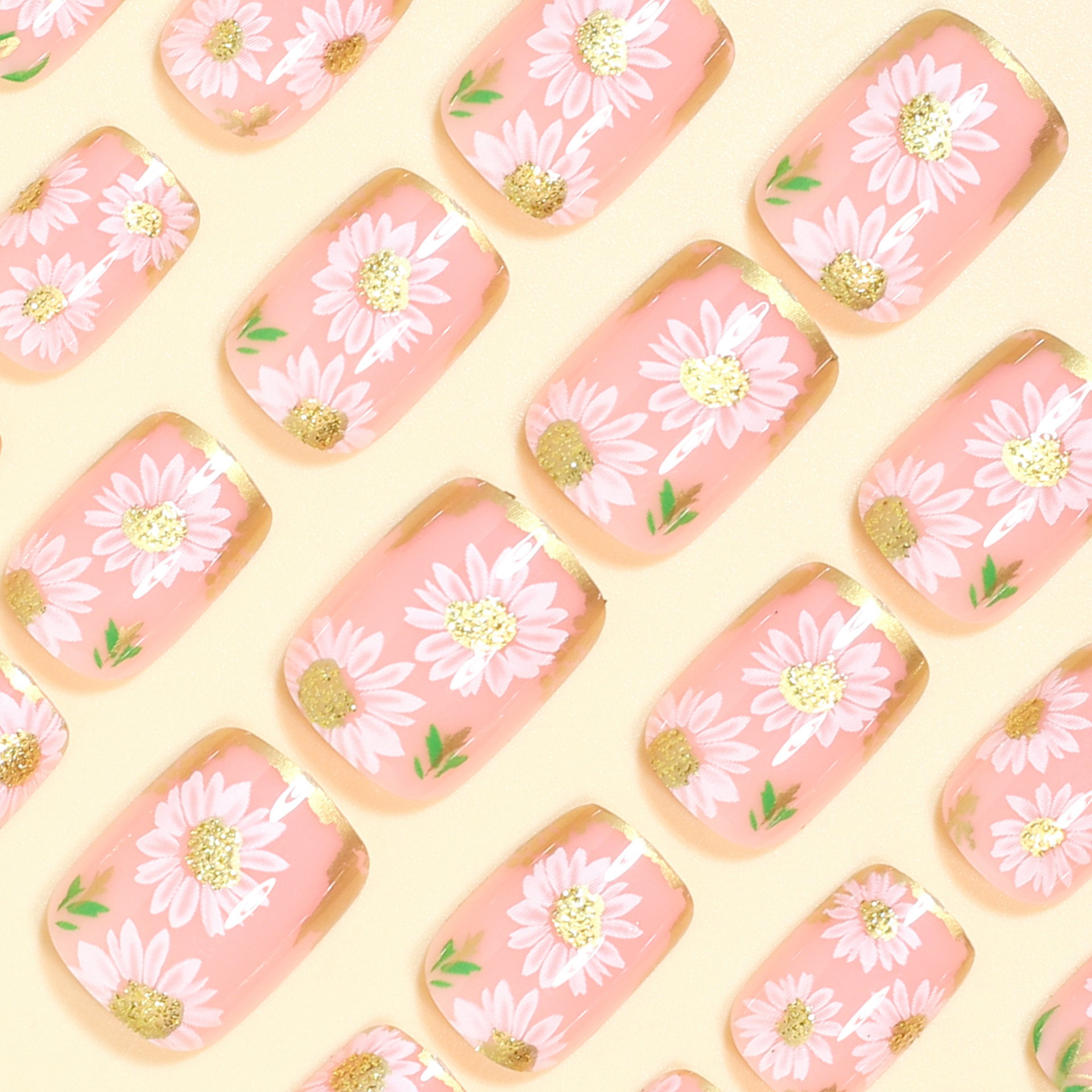 Short Square fake nails golden - Embroidery Embellishments recensie en prijs