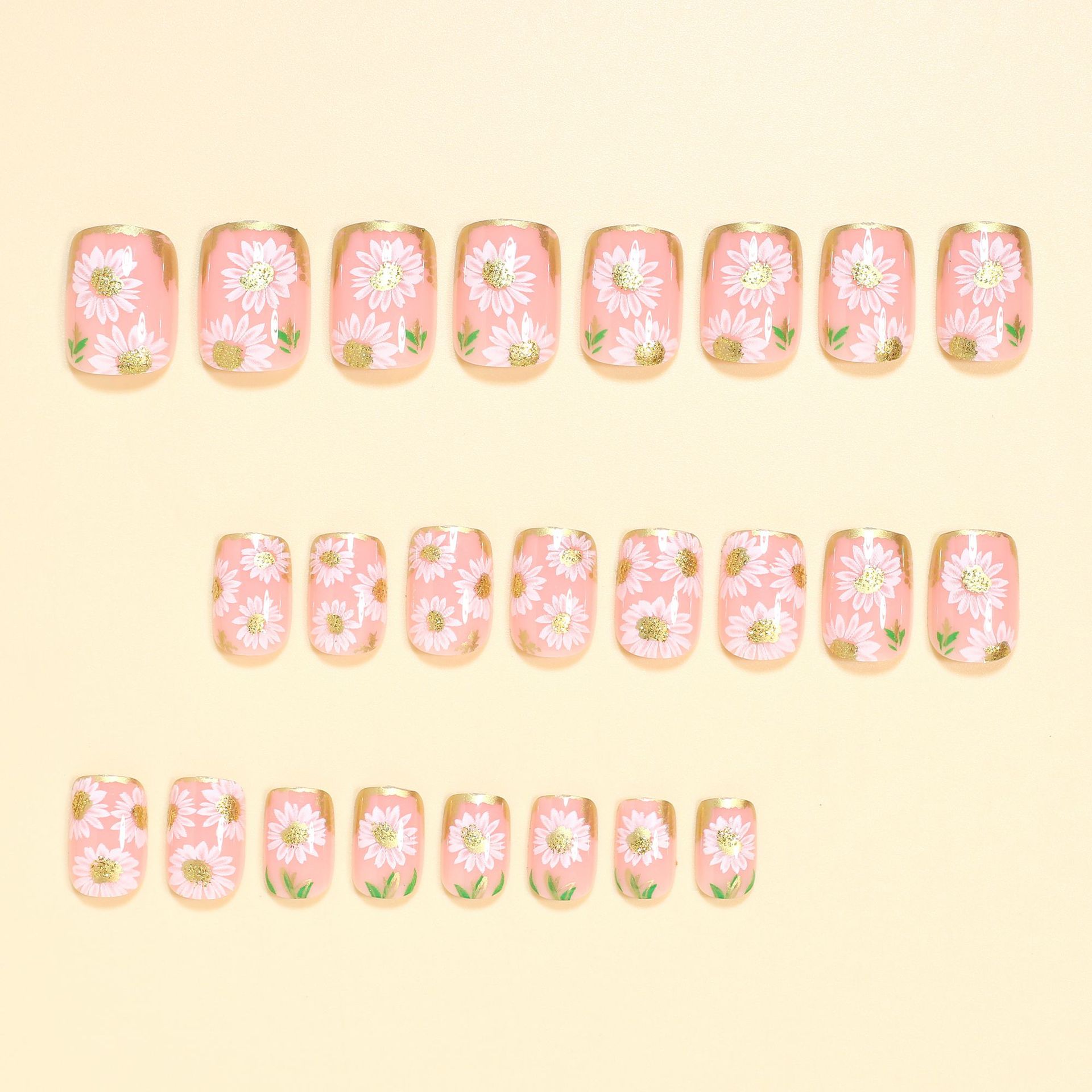 Short Square fake nails golden - Embroidery Embellishments recensie en prijs