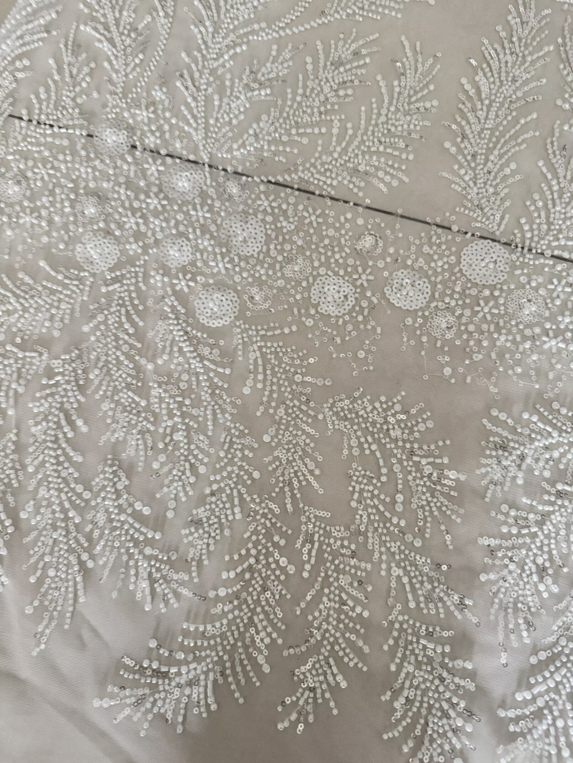 White Beaded Pearl Crystal Seq - Crystal Mesh Fabric recensie en prijs
